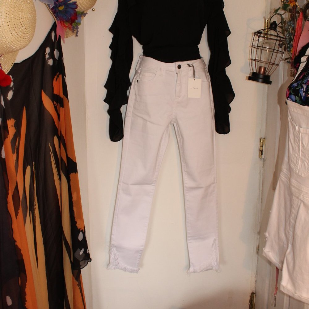 White Jeans Capri length w/fringed ankles